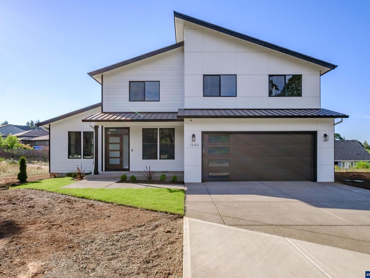 Front of 1349 Thunderbird Ave S, Salem, OR